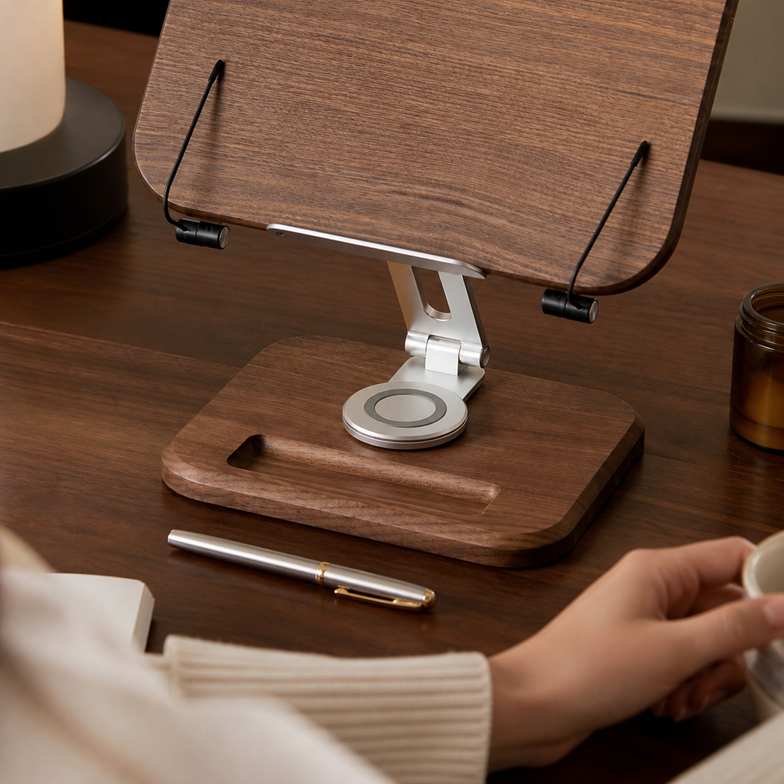 360° Swivel, Silicone Clips & Built-In Pen Groove