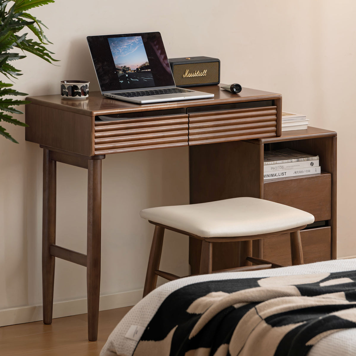 Extendable Rubber Wood Vanity Desk with Dresser