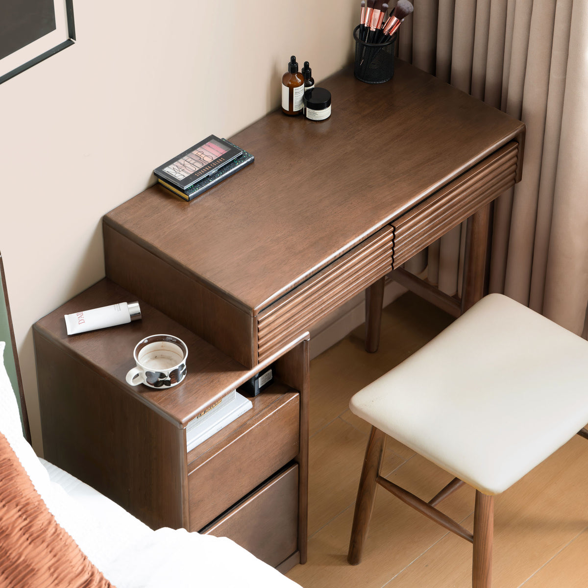 Extendable Rubber Wood Vanity Desk with Dresser